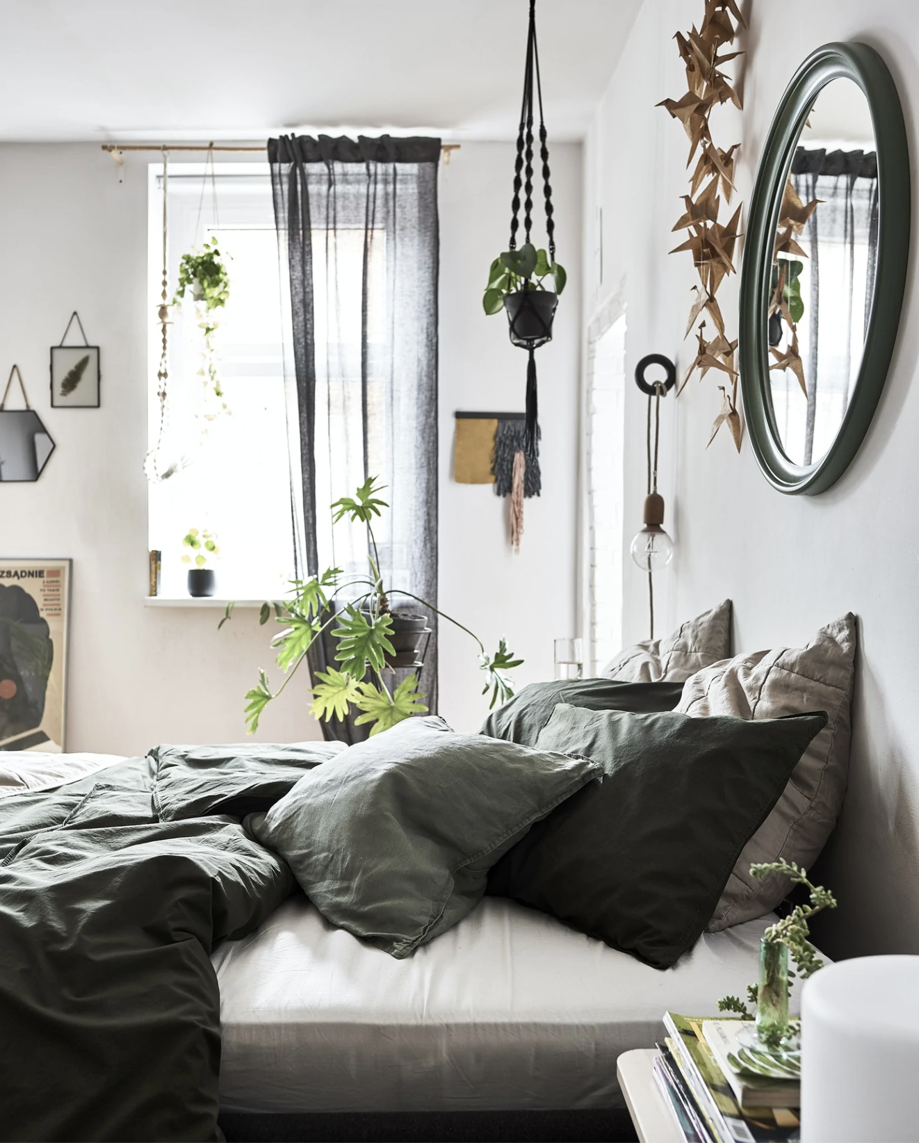 Bedroom idea using houseplants