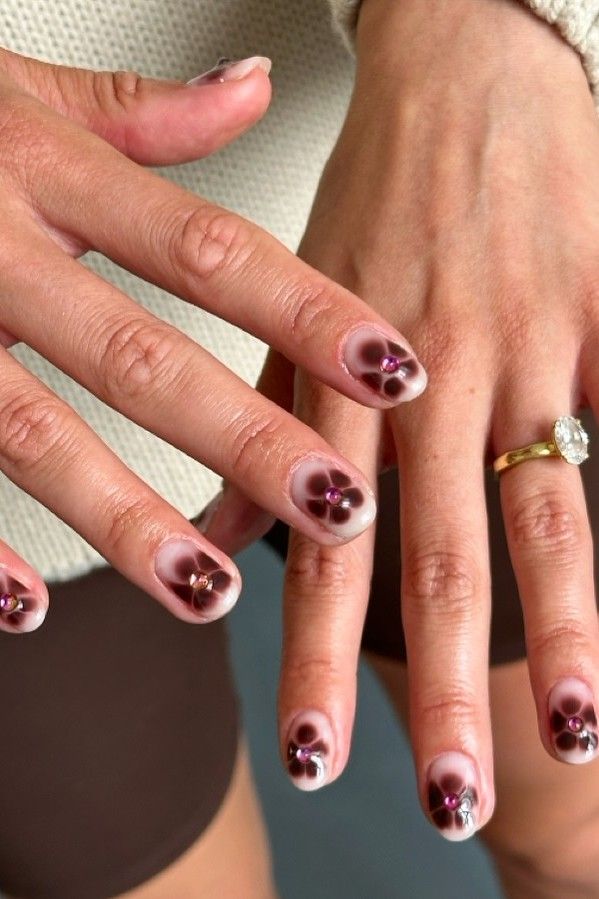 A blooming Y2K manicure.