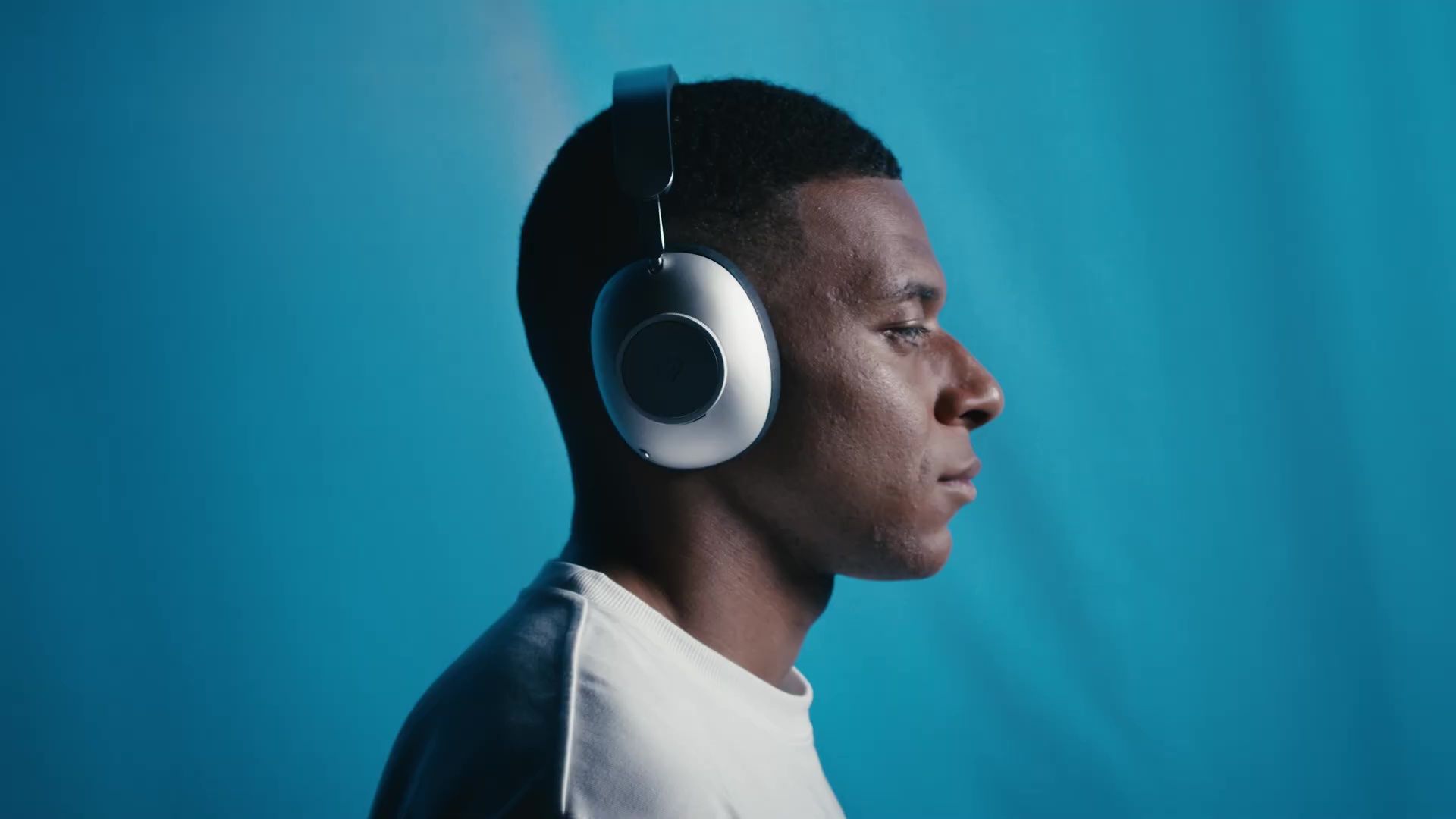 Kylian Mbapp&amp;eacute; wearing a pair of wireless Loewe Leo over-ear headphones