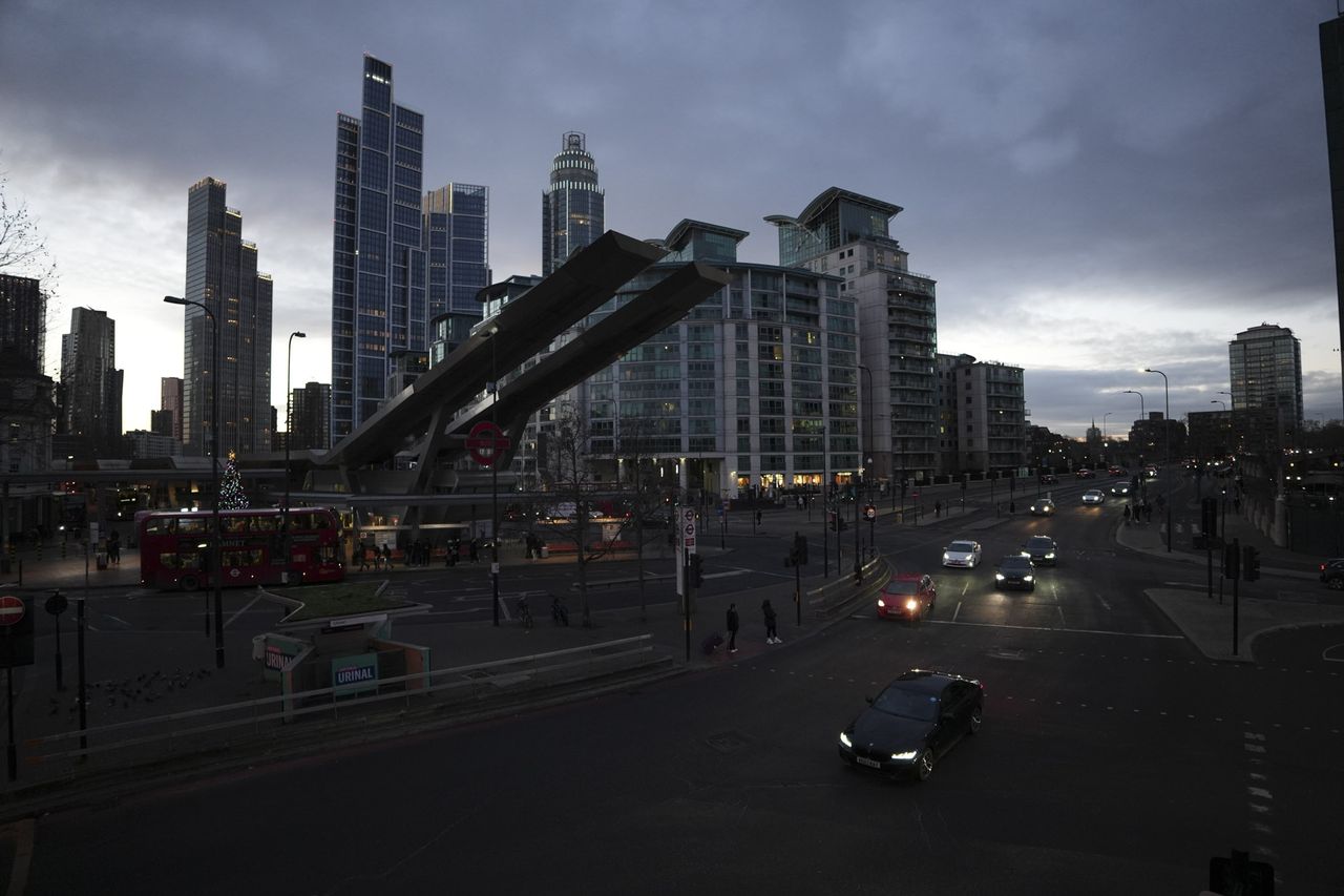 Sigma 12mm f/1.4 DC | C lens test shot showing low light performance in London