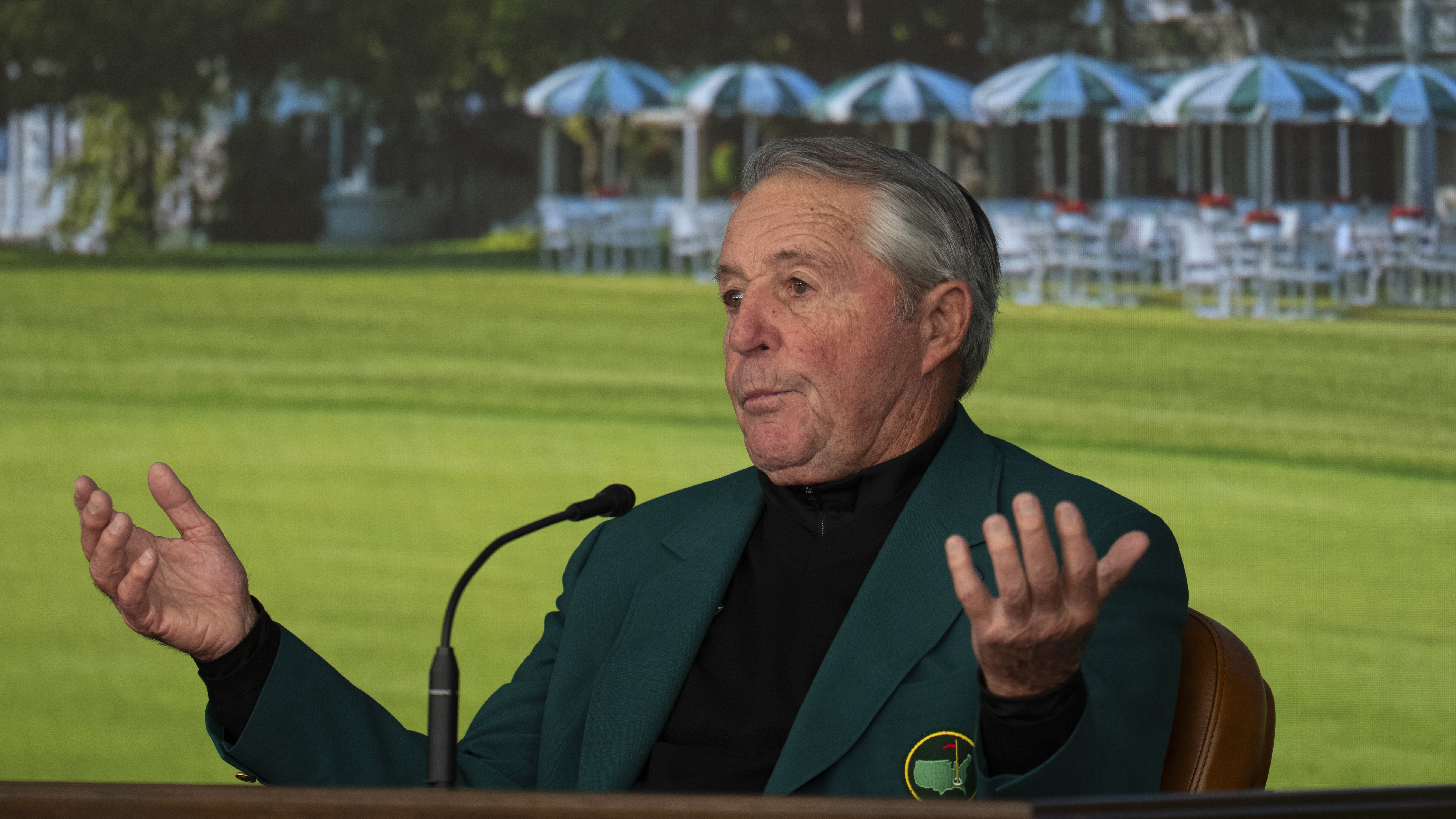 Photo of Gary Player at a press conference