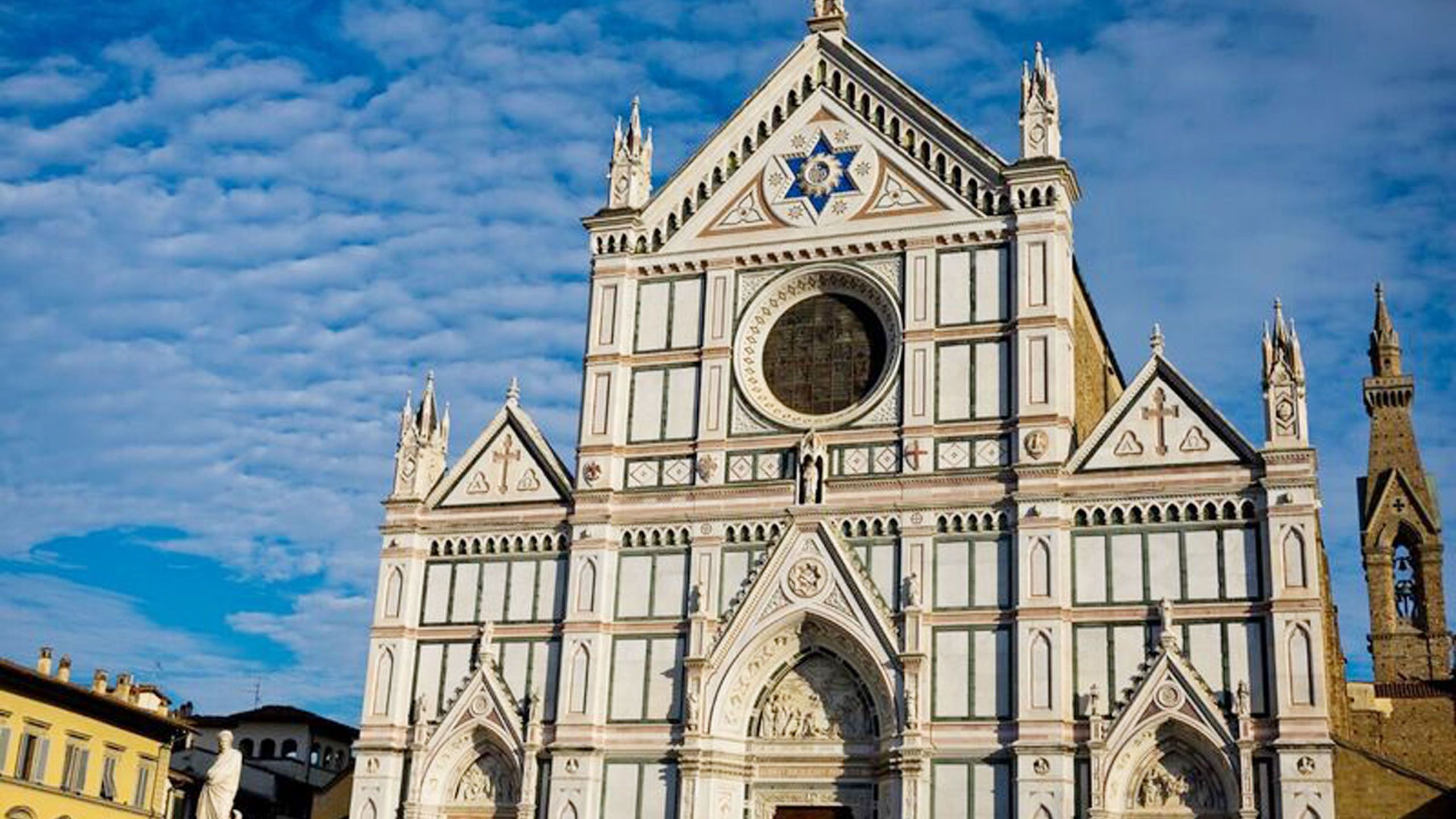 Architecture, Window, Facade, Landmark, Place of worship, Church, Holy places, Arch, Medieval architecture, Chapel,
