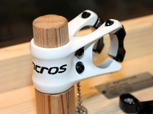 Syncros's newest stem, the Folder 45, isn't even in the catalog but sports an intriguing clamp layout plus a surprisingly light weight.