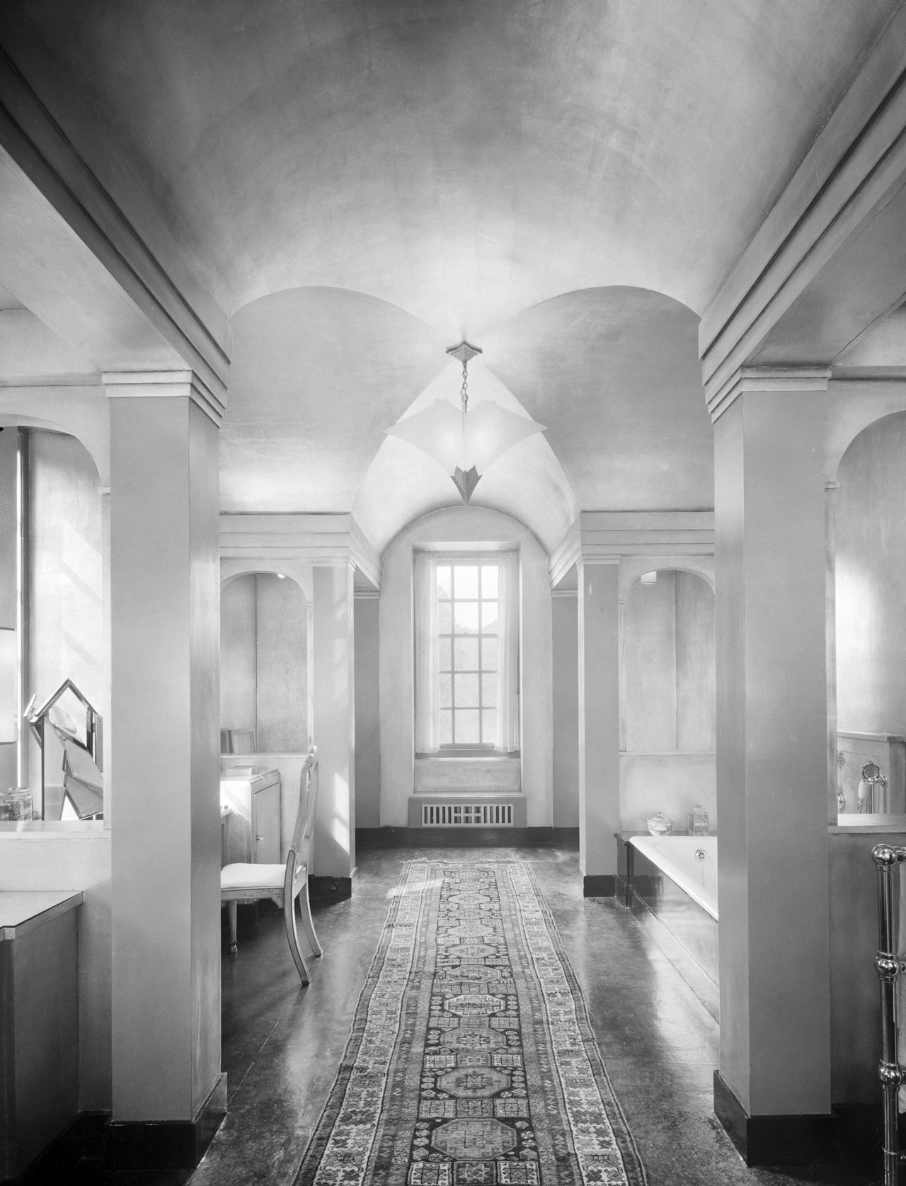 The bathroom at Upton House, photographed in the summer of 1936.