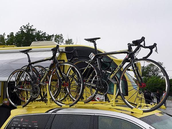 The Saunier Duval-Prodir team was running both the standard Scott Addict as well as the Addict Limited with its integrated seat post.