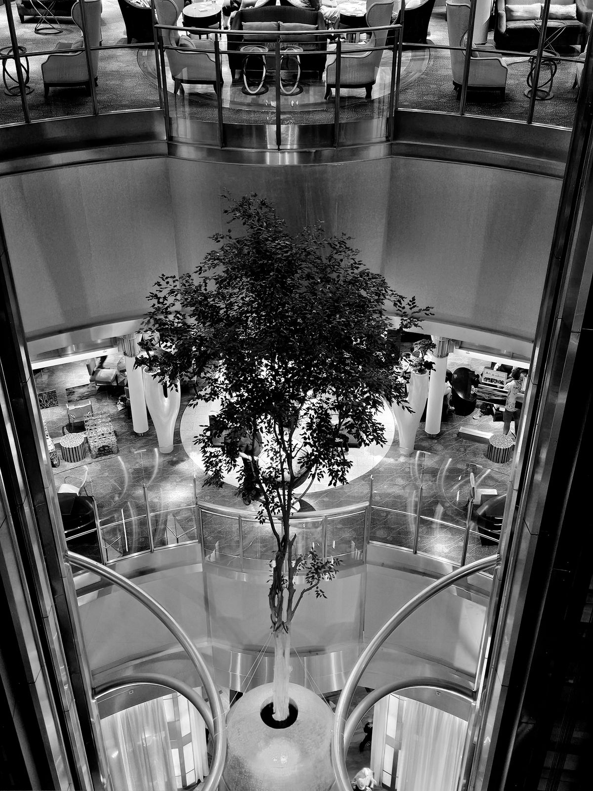 GuruShots - Powerful Black &amp; White Jan 26