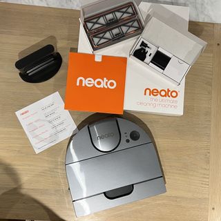 neato D10 vacuum review box contents