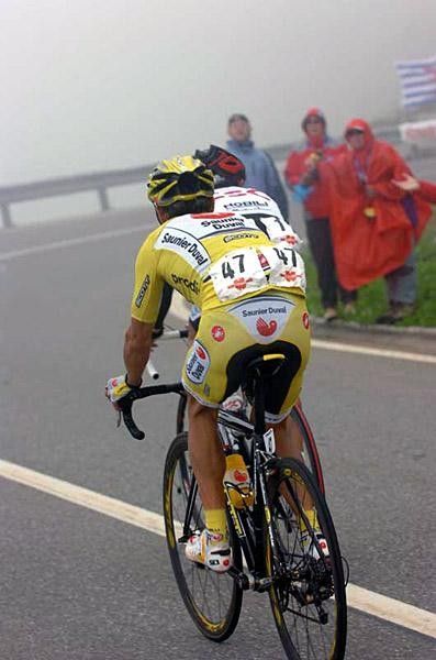 On the edge of the world Simoni follows Sastre