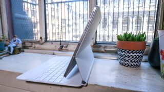 iPad Pro 2021 (12.9-inch) review: side view