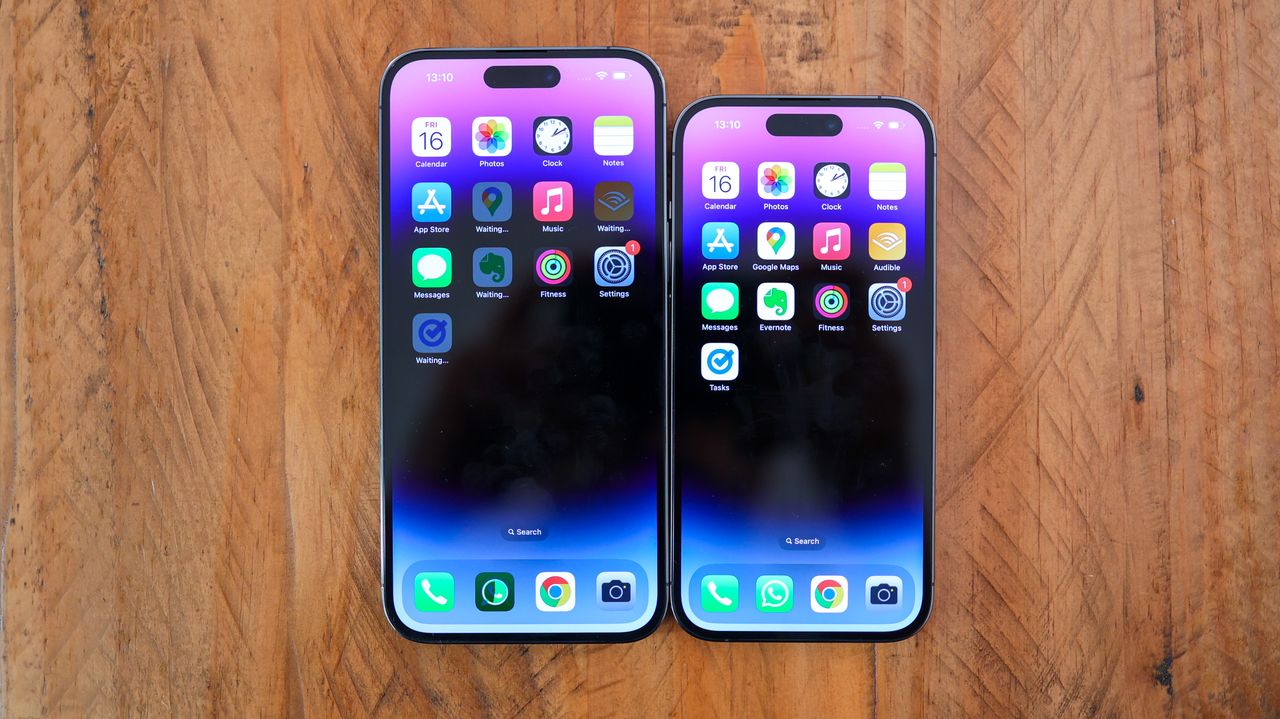 A photo of the iPhone 14 Pro Max and the iPhone 14 Pro
