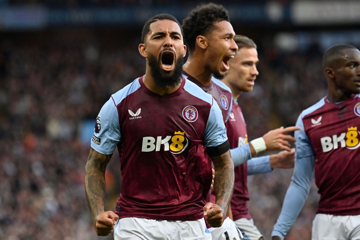 Douglas Luiz celebrate