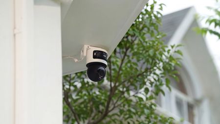 Photograph of Reolink OMVI 3i PoE security camera