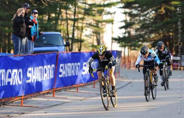 Andrea Smith shocks the crowd by outsprinting Van Gilder