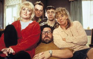 The Royle Family S1 - Picture shows (L-R) Caroline Aherne as Denise, Craig Cash as Dave, Ricky Tomlinson as Jim, Ralf Little as Antony and Sue Johnston as Barbara