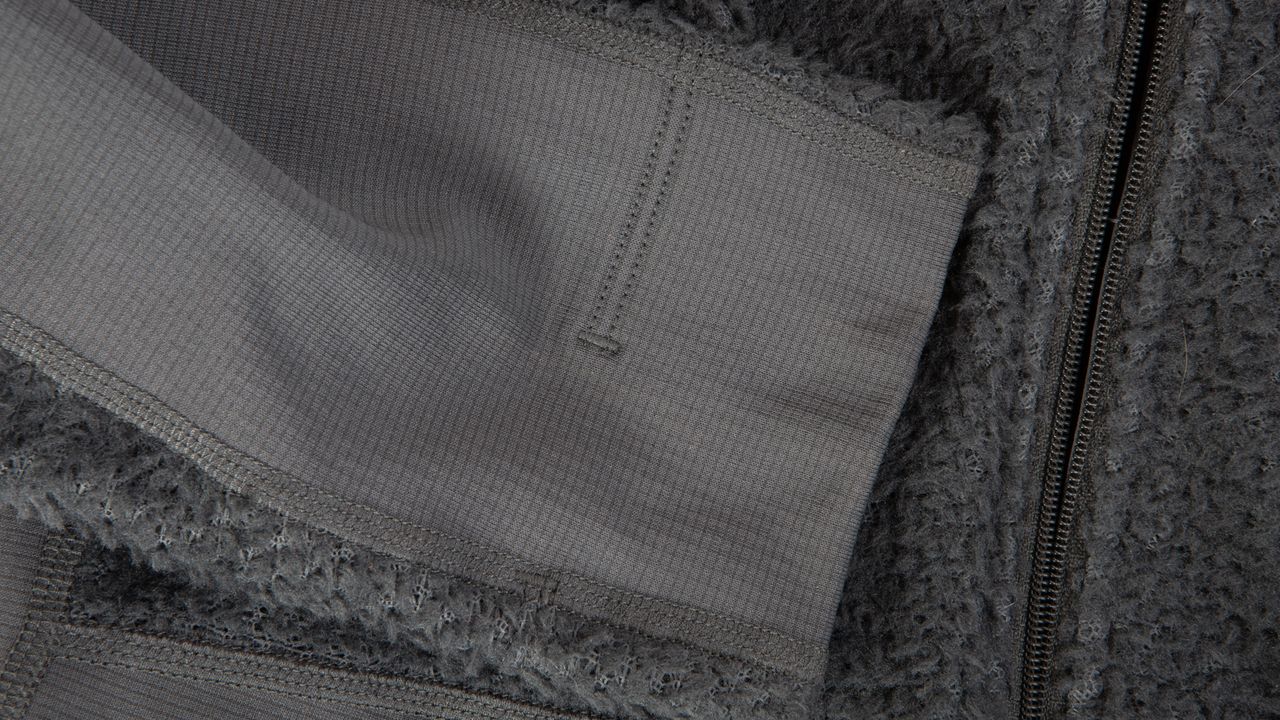 Pearl Izumi Pro Alpha Layer thumb pocket detail