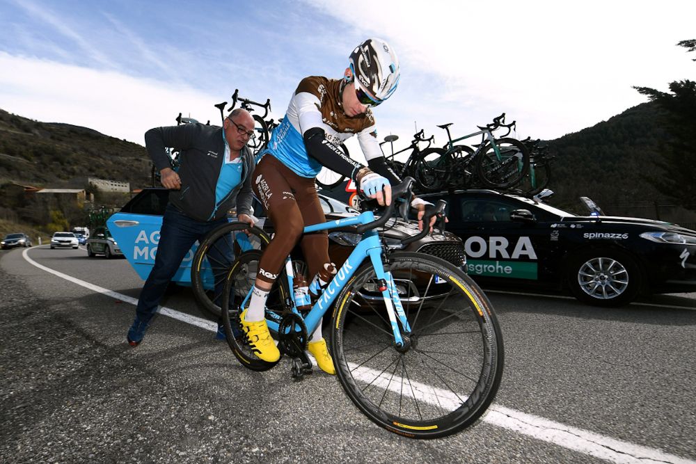 Pierre Latour (AG2R La Mondiale) with a mechanical