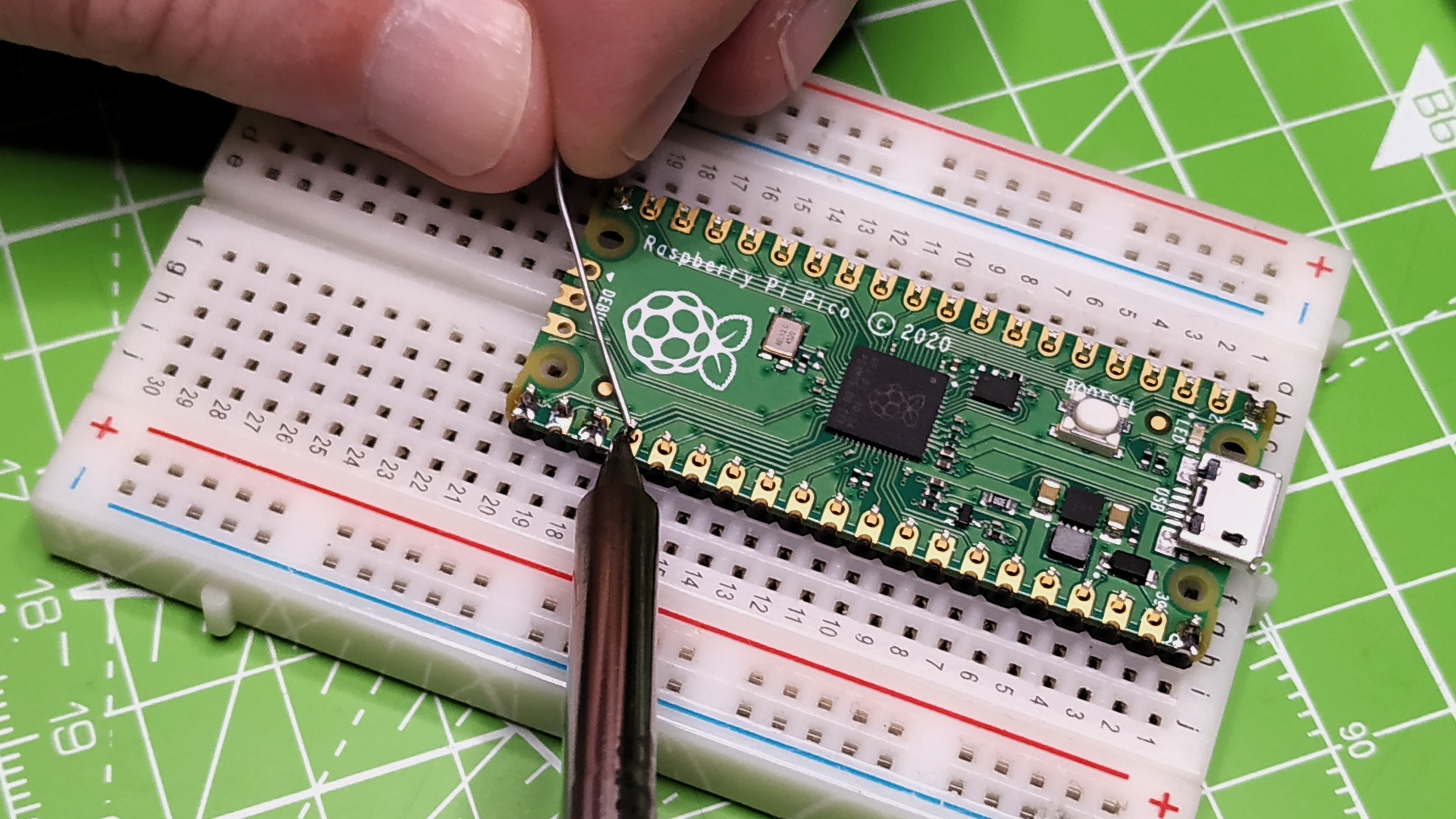 Raspberry Pi Pico Review: ‘Pi Silicon’ Debuts On $4 Microcontroller ...