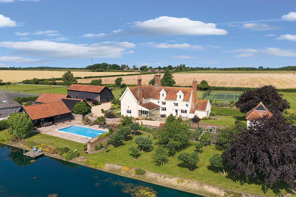 Properties for sale with swimming pools: Redcastle Farmhouse, Great Barton, Suffolk
