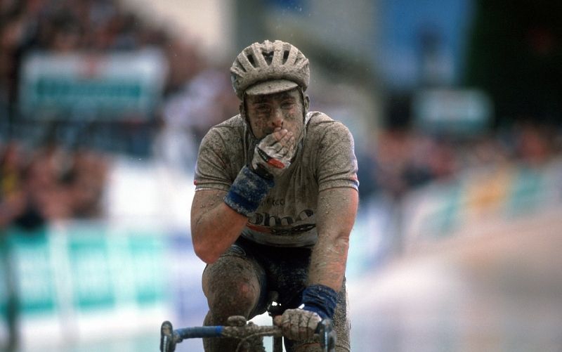 Servais Knaven wins the 2001 edition