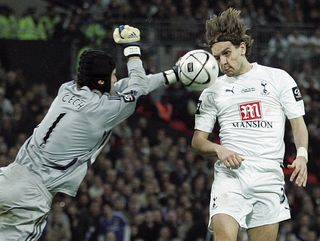 Tottenham Hotspur's English footballer Jonathan Woodgate (R) scores past Chelsea goalkeeper Petr Cech in extra time during the Carling Cup Final match at Wembley Stadium, north London, England, on February 24, 2008. AFP PHOTO/GLYN KIRK Mobile and website use of domestic English football pictures are subject to obtaining a Photographic End User Licence from Football DataCo Ltd Tel : +44 (0) 207 864 9121 or e-mail accreditations@football-dataco.com - applies to Premier and Football League matches (Photo credit should read GLYN KIRK/AFP via Getty Images)