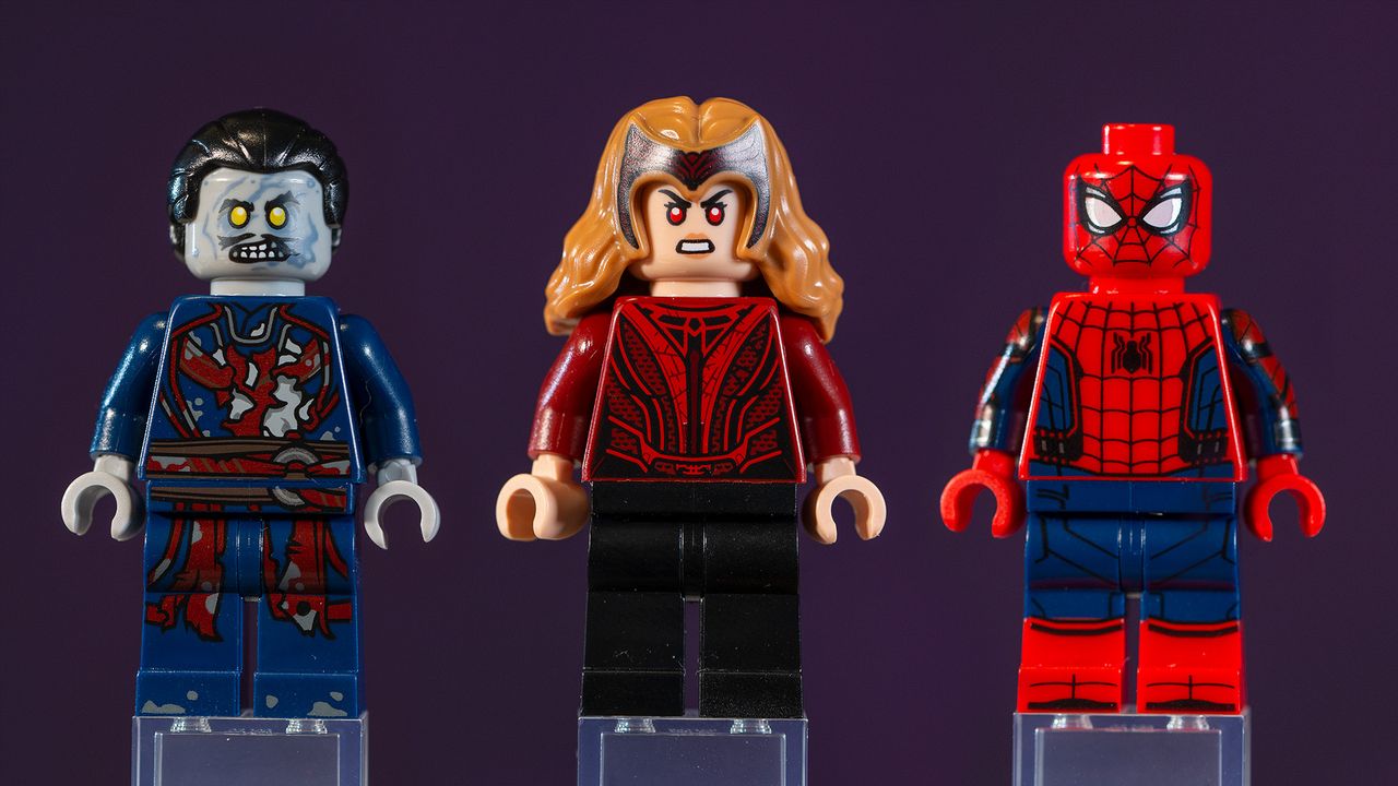 Scarlet Witch, Dead Strange and Spider-Man Minifigures.