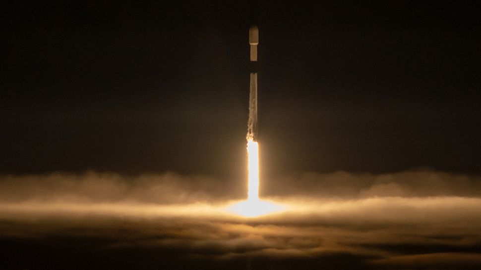 See SpaceX Launch Picture-perfect Nighttime Starlink Mission | Space