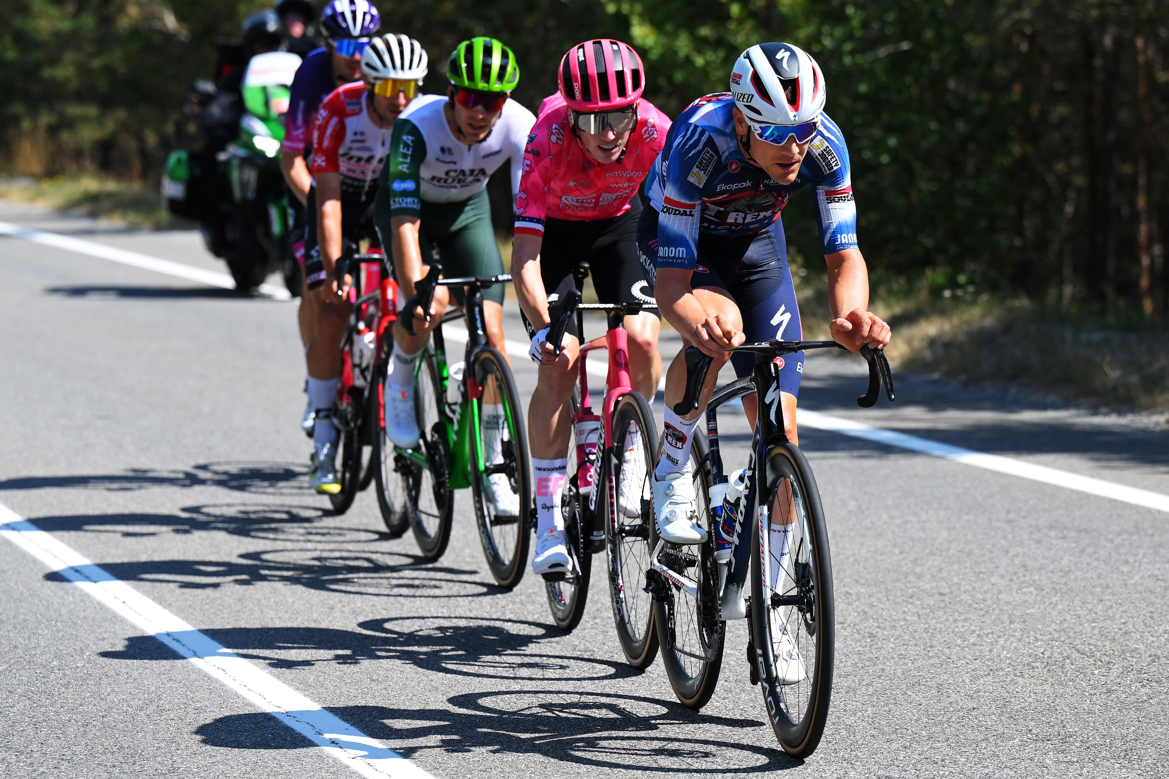 Vuelta a España stage 4 LIVE – Five man break being kept on tight leash by peloton