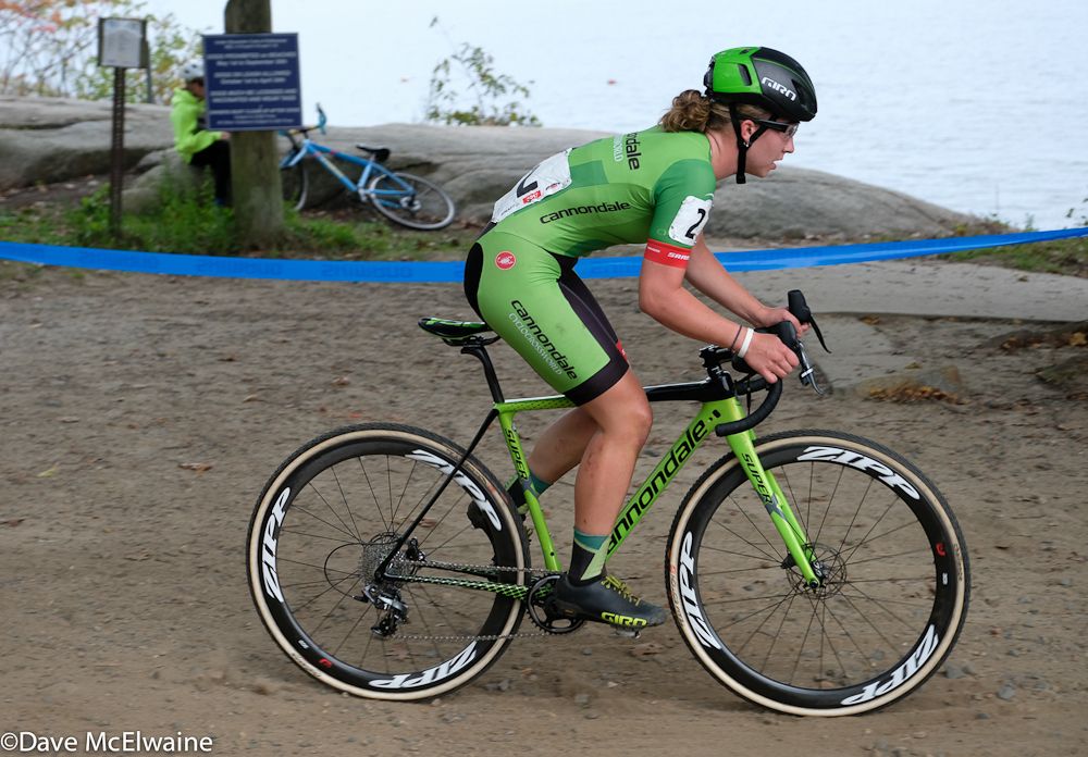 Emma White (Cannondale) chasing Noble next to the ocean