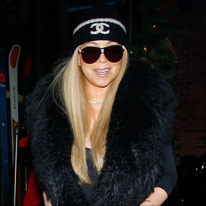 Mariah Carey stunned in an all-black ensemble ahead of the holidays.