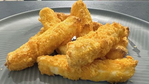 This recipe for air fryer mozzarella sticks is among the most popular ...