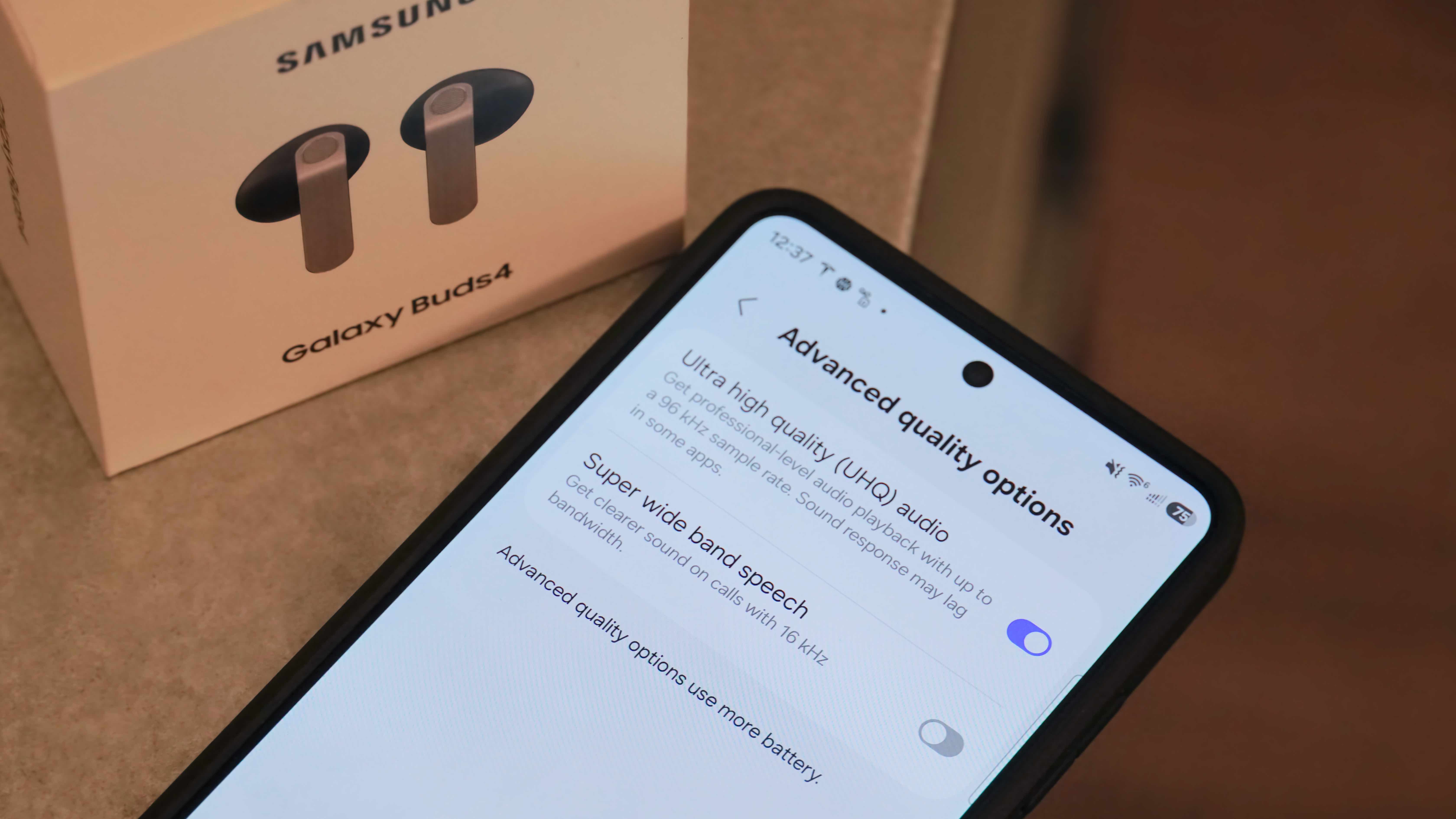 The Galaxy Buds 4 alongside their companion app.