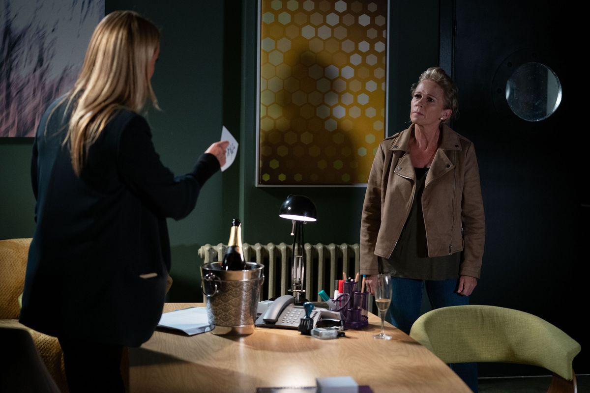 Lisa Fowler accuses Mel Owen of buying Louise’s affections in EastEnders