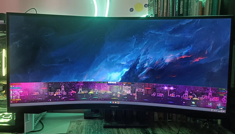 dEskape running on a widescreen monitor.