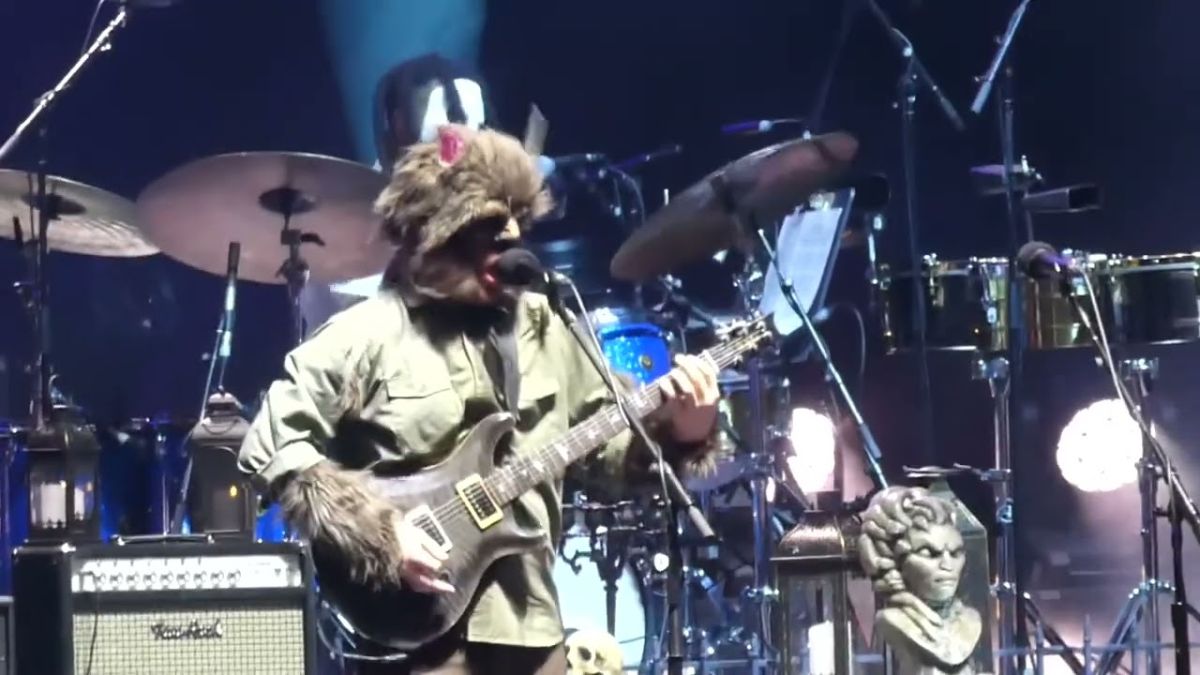 Billy Strings dressed as a werewolf for Halloween 2025