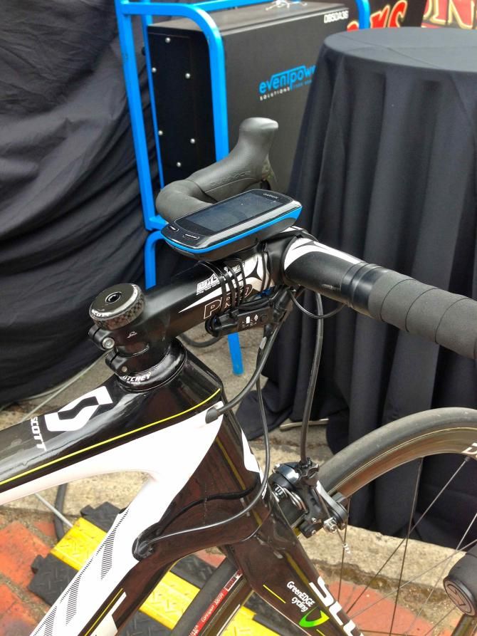 Damien Howson had a 130mm PRO stem and 420mm bars fitted to his Scott Foil