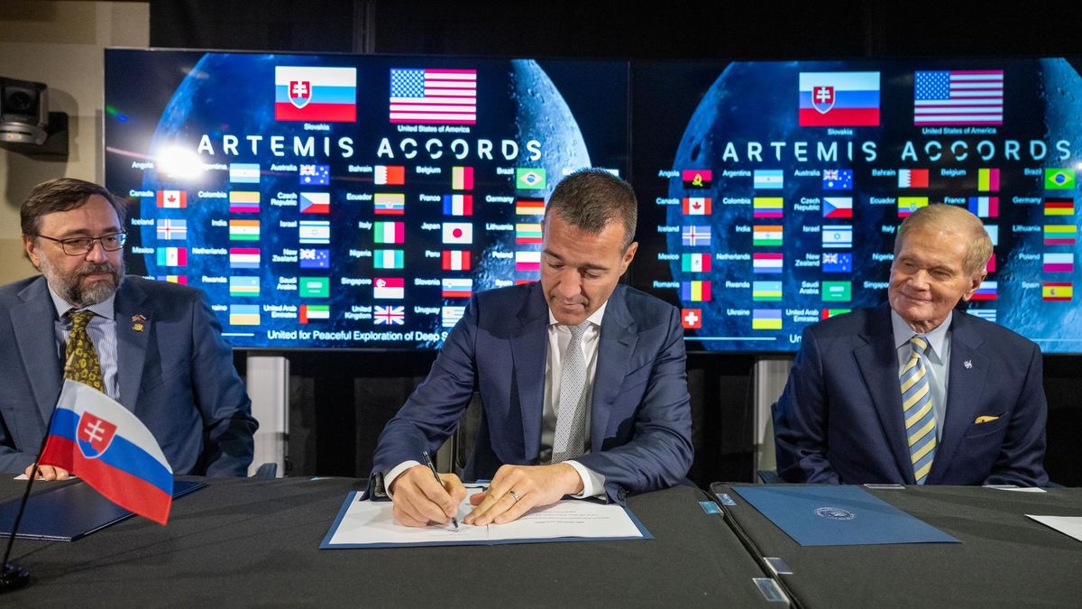 Peru a Slovensko podpísali Artemisovu dohodu o mierovom prieskume Mesiaca