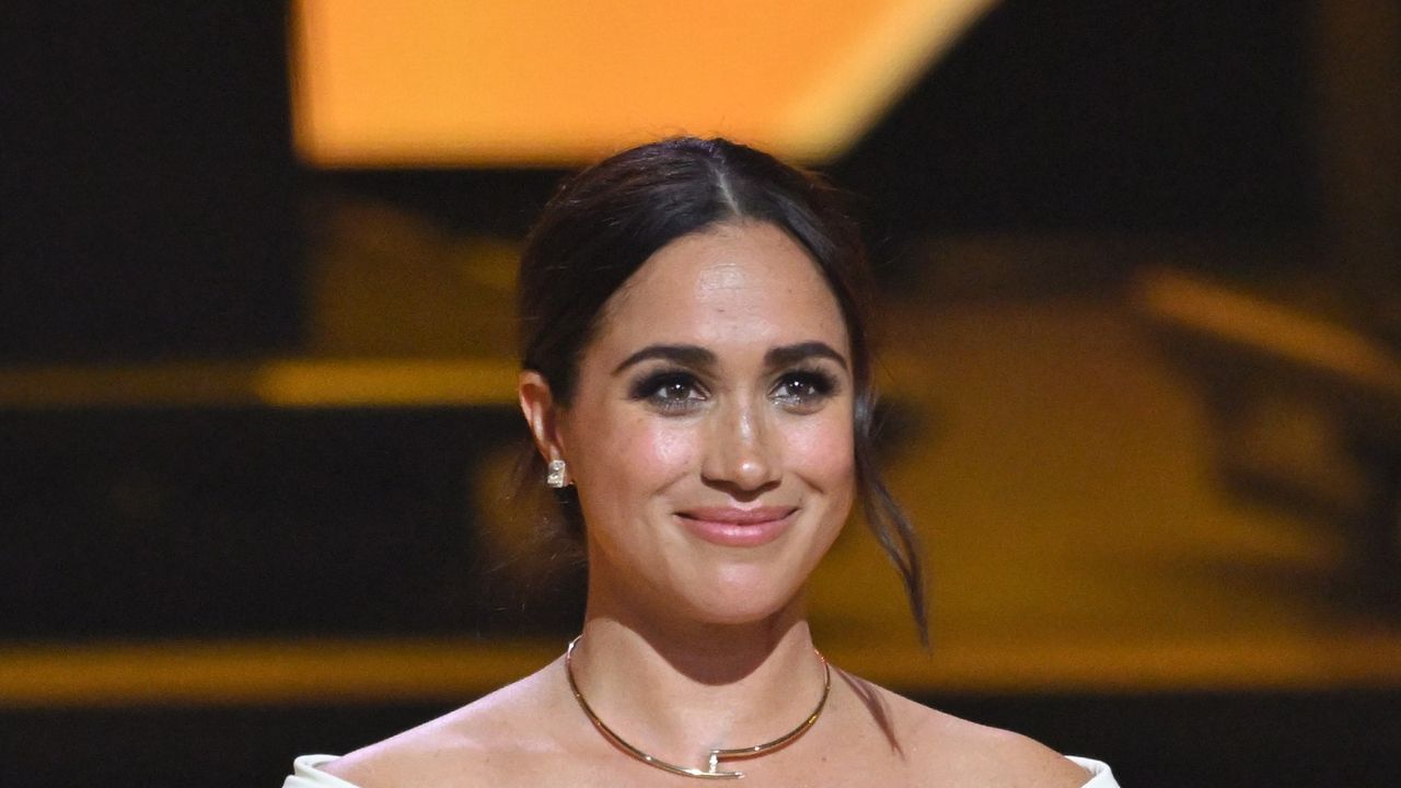 Meghan Markle&#039;s white dress and bold red lip wows royal fans