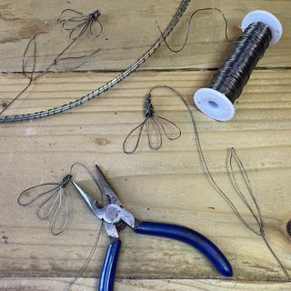 how to make a wire wreath step by step