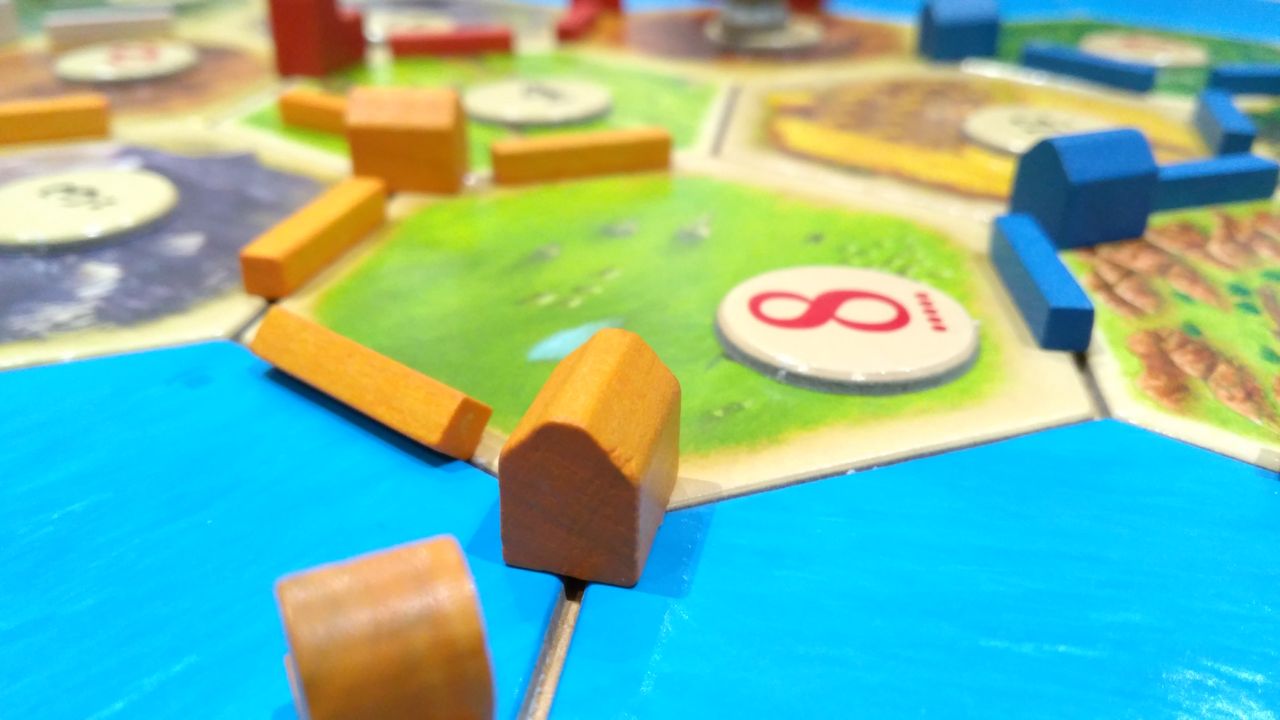 3. Here we used the a tap on the screen to focus on the nearest orange object.