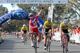 Stage 5 - Rudolph wins Sale criterium for Drapac