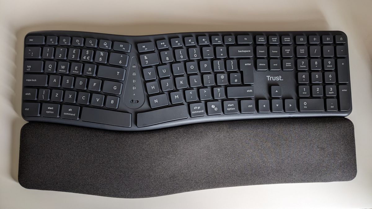Trust Keyra ergonomic keyboard during our review