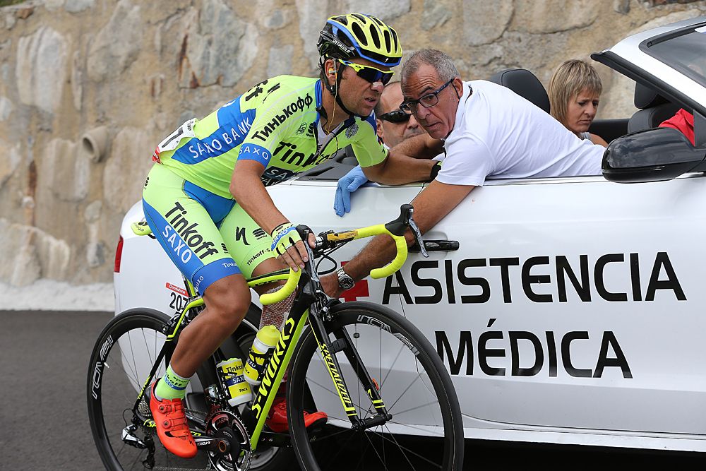 Sergio Paulinho (Tinkoff-Saxo) gets medical attention