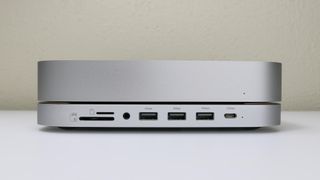 A Mac mini M2 with a Satechi Mac Mini Hub underneath it on a table