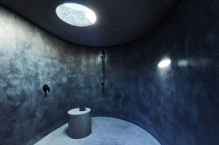 Sculptural bathroom at Matthew Royce’s house in Venice beach