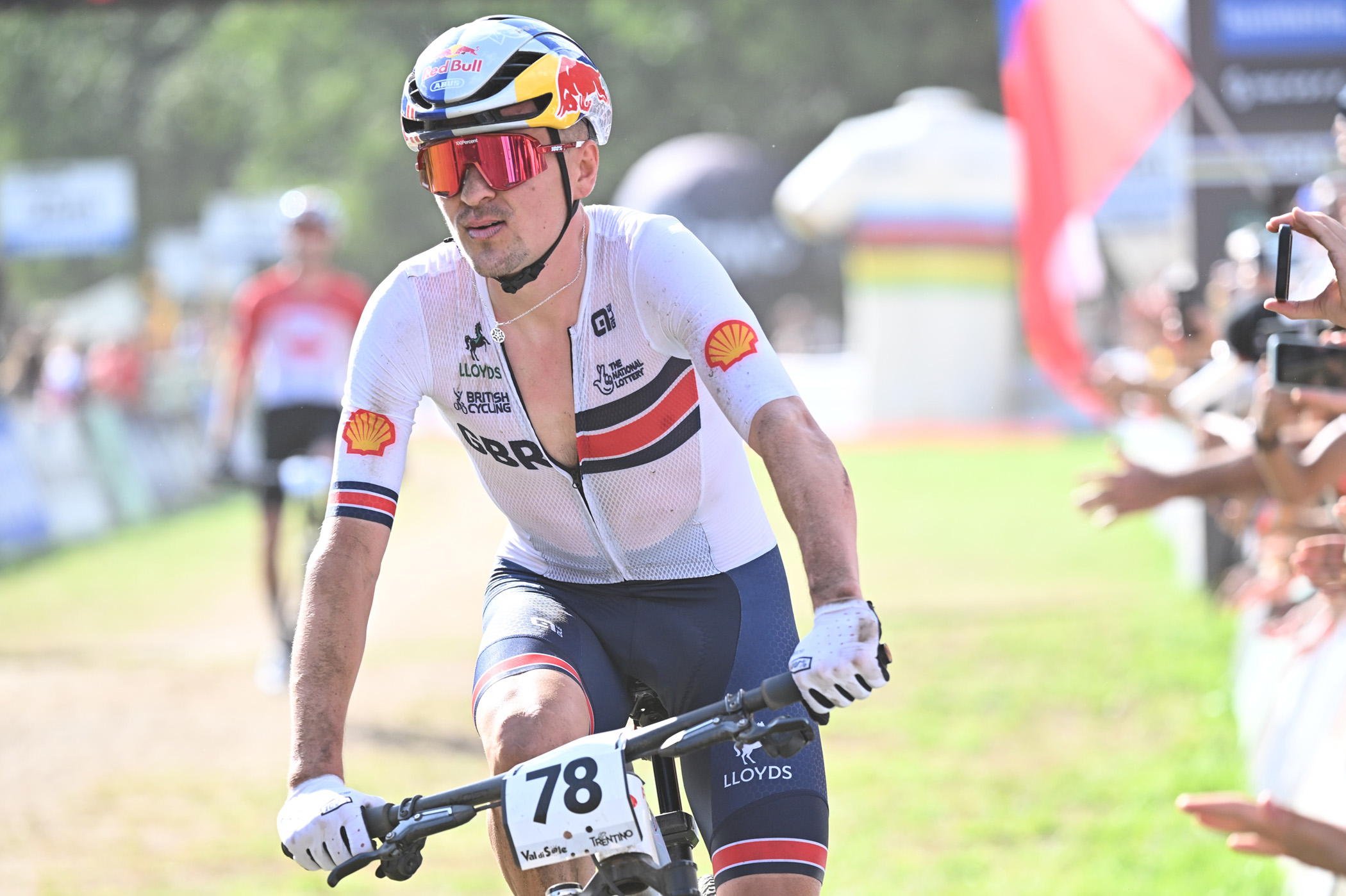 (78) Thomas Tom Pidcock of Great Britain takes the first place during UCI MTB World Championship - Val di Sole 2026 - XCO Olympic Cross-Country - Elite Men category race on August 30, 2026 Val di Sole, Trento Italy. (Photo by Roberto Tommasini/NurPhoto via Getty Images)