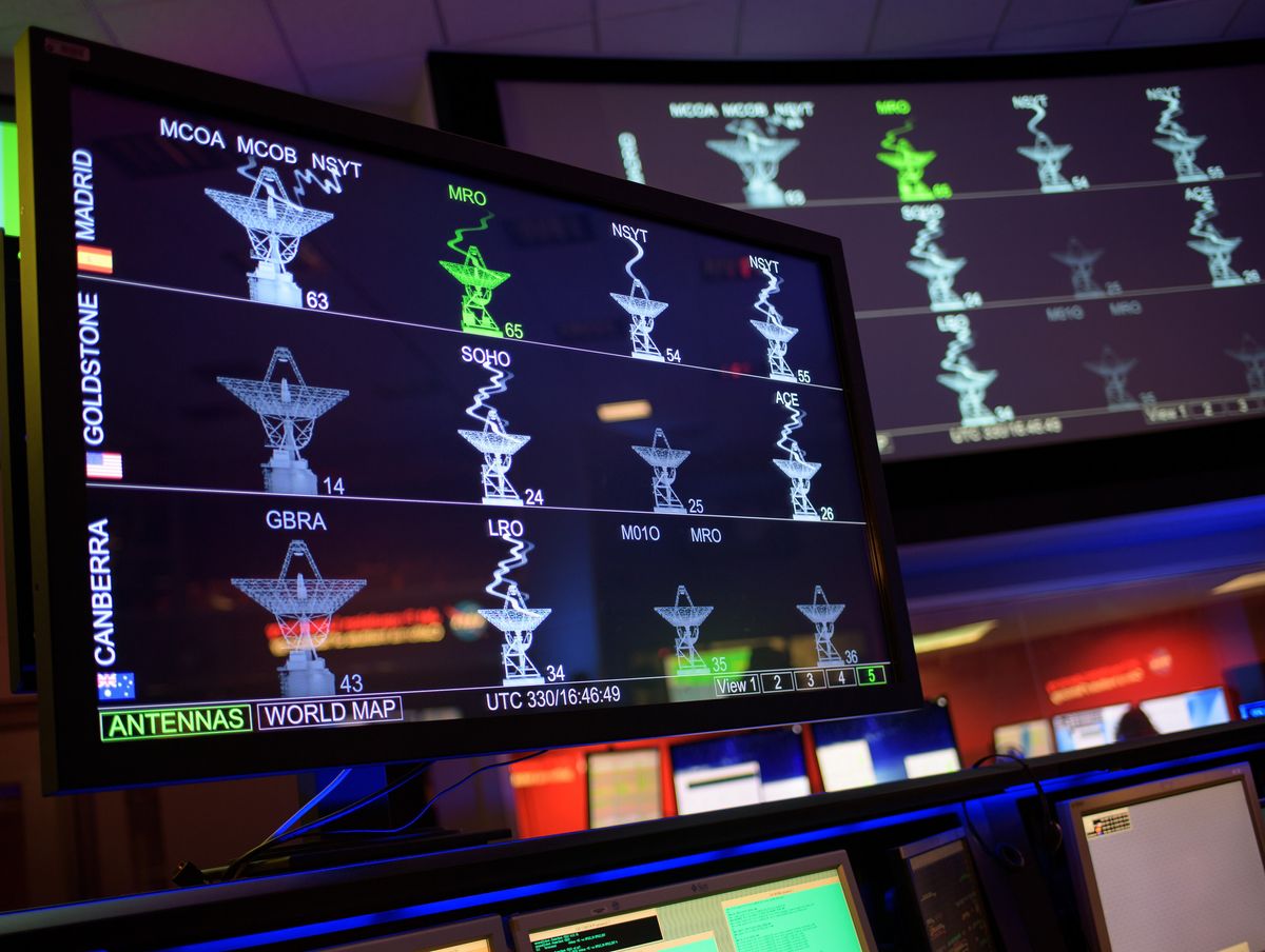 Watch from Inside Mission Control As NASA's InSight Attempts Mars Landing Space