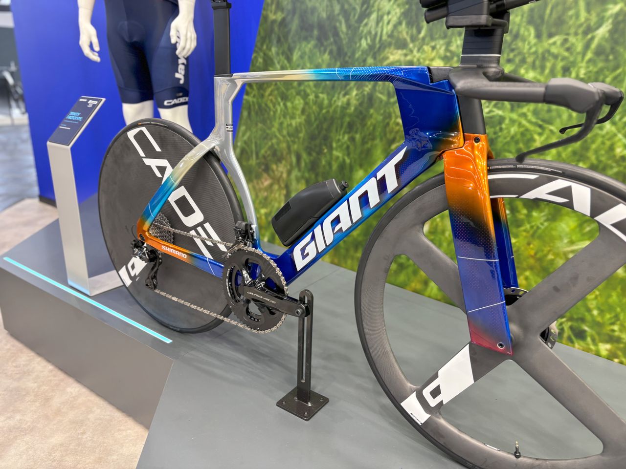 The Giant Trinity Disc in Jayco AlUla colours