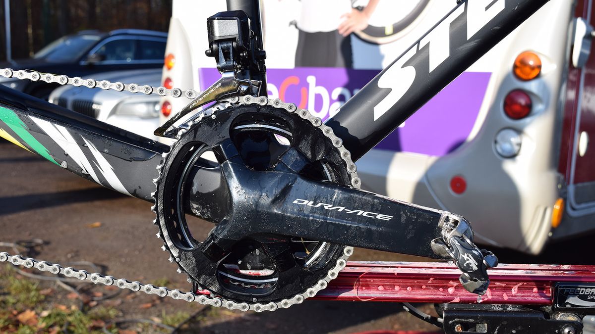 Sanne Cant appeared to have non-production custom chainrings on her Dura-Ace drivetrain