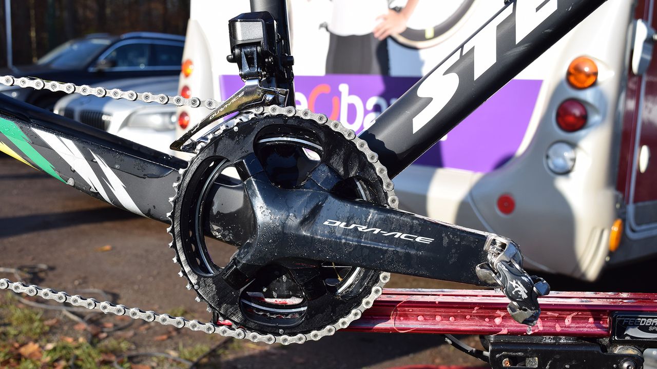 Sanne Cant appeared to have non-production custom chainrings on her Dura-Ace drivetrain