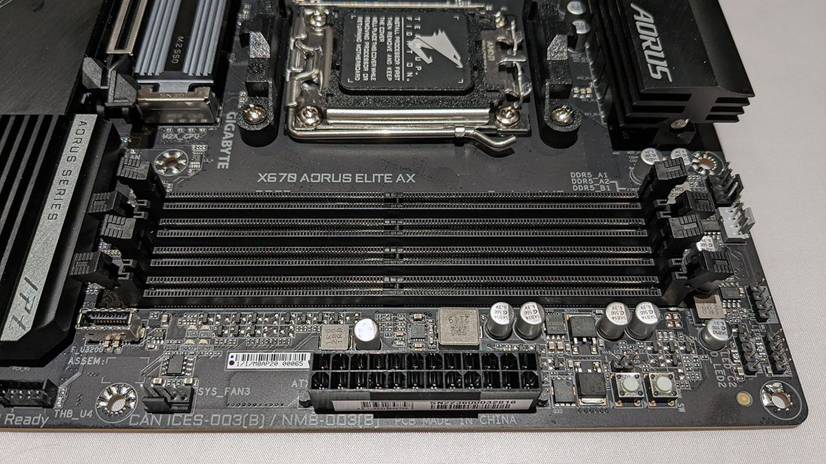 Gigabyte X670 Aorus Elite AX